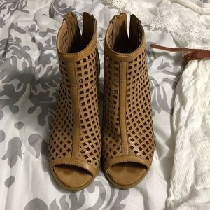 🐫 Camel open toe booties 🐫